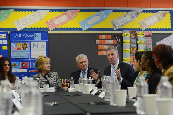 NYCMayorsOffice's tweet photo. Mayor @BilldeBlasio talks early education with @HillaryClinton at #2SmalltoFail roundtable #PequenosyValiosos http://t.co/G7WRWQsIhM
