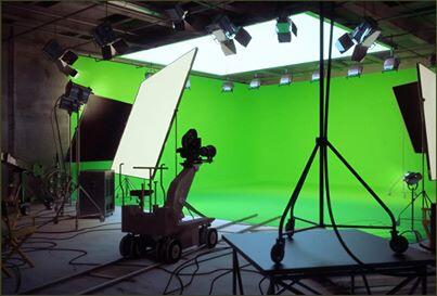 SpielRiehen's tweet photo. Wer will mit dem #Greenscreen fliegen lernen? Kommt zu unserem Workshop. Anmeldung bis morgen: http://t.co/fL2ZIWZNBO http://t.co/h7M4klb7OQ