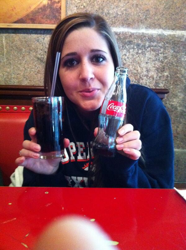 iamjonesy45's tweet photo. Alissa is obsessed with these little guys. @CamdenLiving #lastlunchinNYC http://t.co/P2aMoTyC7U