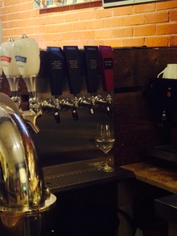 GroupeVersay's tweet photo. @bistrolacervoise 4 vins qui coulent! http://t.co/p27n50Ax9p