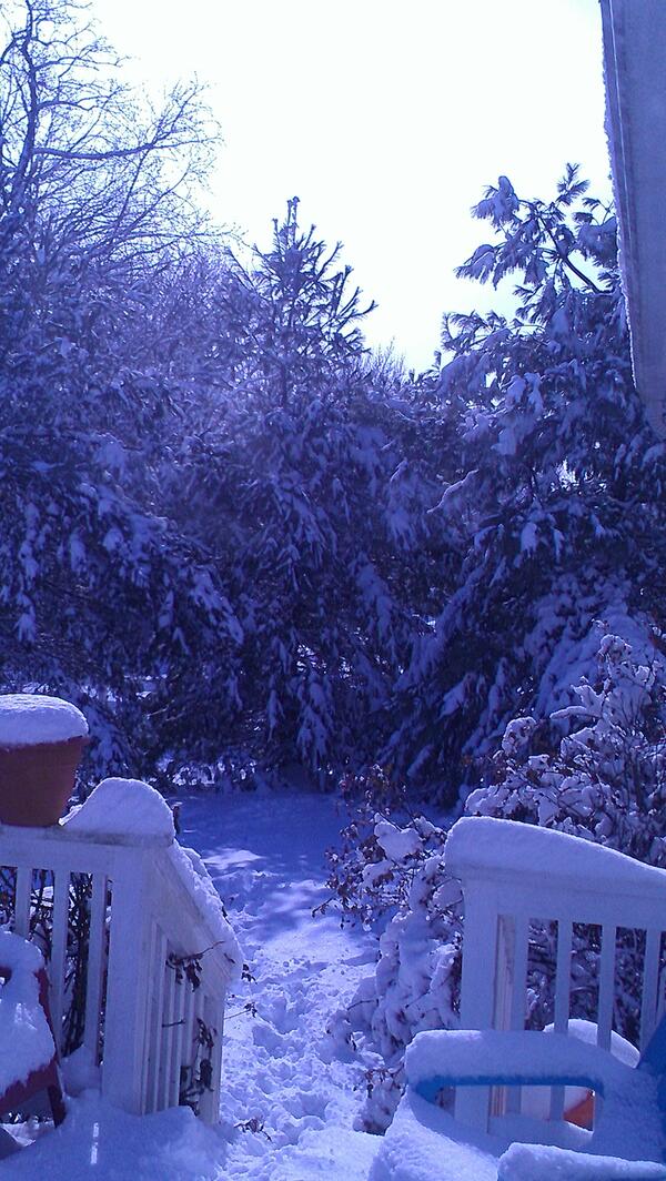 TheresaP805's tweet photo. Quite the winter wonderland out there...#6moreinchesontheway http://t.co/RKhkV5aM6A
