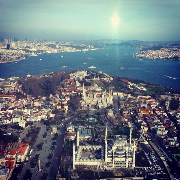 Elisaviation's tweet photo. 14 Şubat sevgililer günün de helikopter ile İstanbul turu yapmaya ne dersiniz? http://t.co/R9cw6lthik