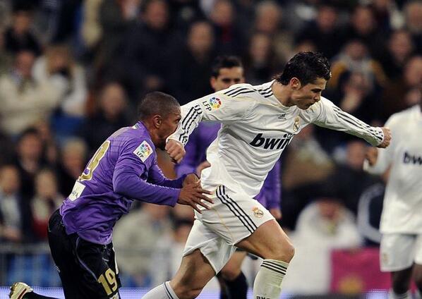 seolpomlg's tweet photo. #tikitaka temporada 2009-10 vosotros defendisteis esto que mtiliga fue quien puso su nariz en su brazo, erais marcatv http://t.co/O73kBkXt37