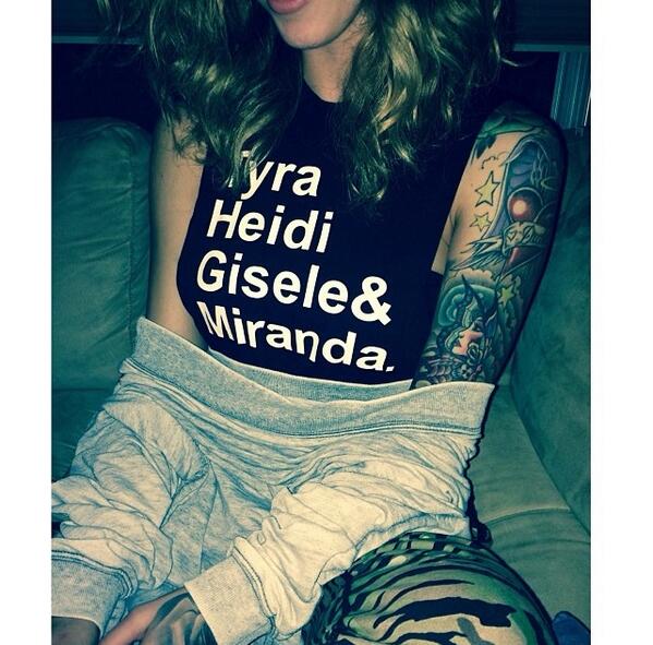 madebaker's tweet image. #TeamFolllowBack 
#4LTrophy #heidi 
#gisele&amp;amp;miranda ;) #nigth