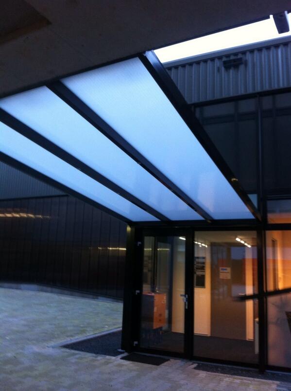 HansKnoop's tweet photo. Vandaag bij kavo Parts bv een overkapping van hoofd gebouw naar bij gebouw geplaatst. http://t.co/AiiAL1vx1T