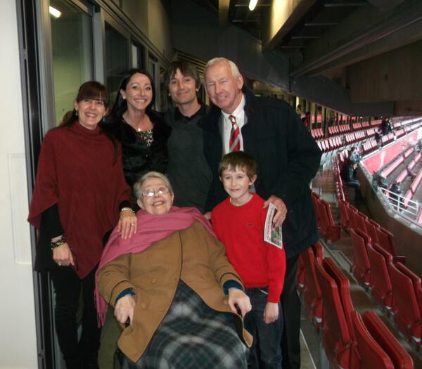 fionascarpa's tweet photo. Had the pleasure of meeting @BobWilsonBWSC at the Emirates Stadium. Such a gentleman! @Arsenal @lucademarco75 #AFC http://t.co/Tr2WpApWSz