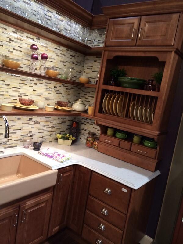 DiscoverZephyr's tweet image. #kbtribechat touring the @WellbornCabine1 booth! #KBIS2014
