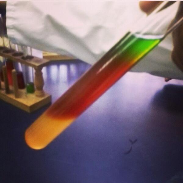 cabellosbowss's tweet image. #biology #secondgroup #laboratory #experimento #today :)