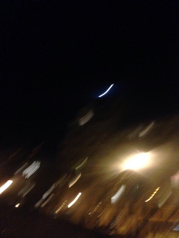 Passionphogging's tweet photo. Wahou, la lune est trop belle ce soir. #vivelesport http://t.co/VrmW6X6Z2I