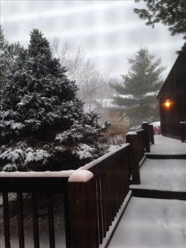 MooreLink's tweet image. Snowing at Eagle Pointe Golf Resort Lake Monroe south of Bloomington, In.
 Time to get the Cross Country Skis out...