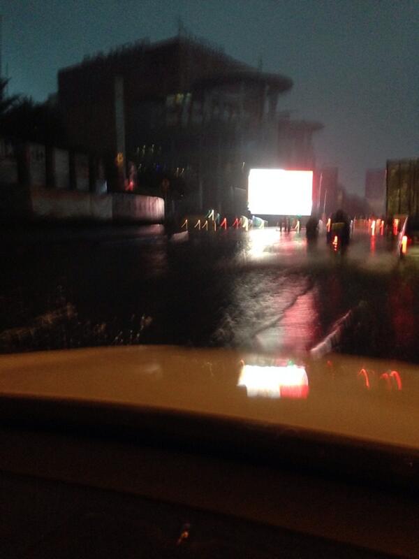 Genangan air belok dari empo dan hujan