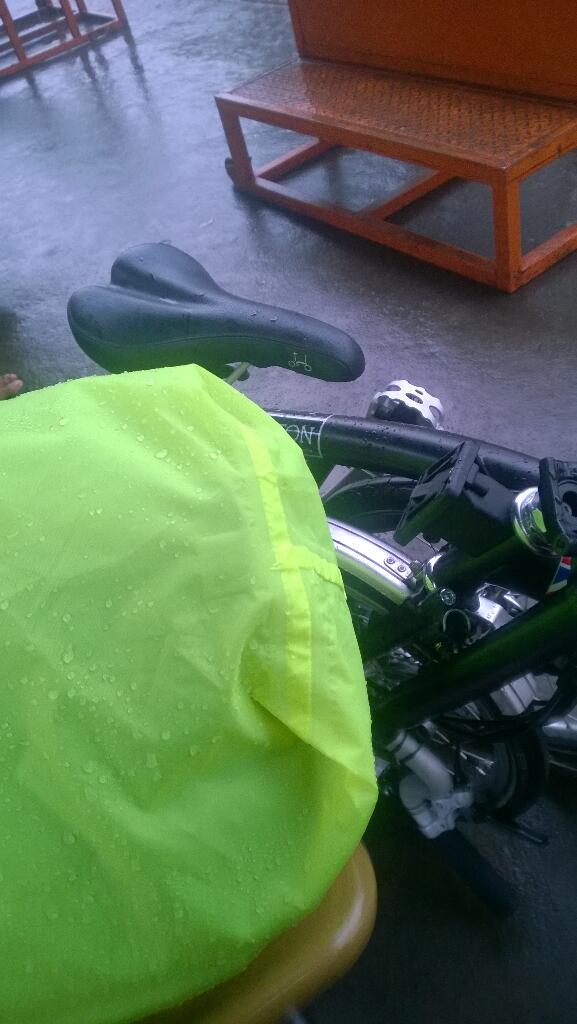 #bromptonbike #hujan #banjir tetap kombinasi dengan <a href="/CommuterLine/">KAI Commuter</a>