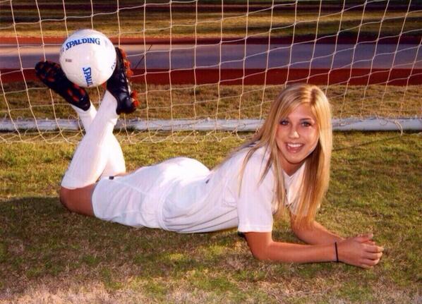 SocceerProbs's tweet photo. Alex Morgan in high school 😳 http://t.co/OuFfI7JS0o