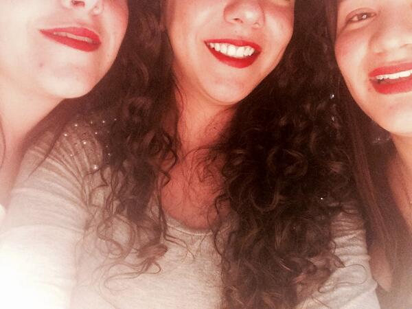 ValentinaSanch's tweet photo. Catching up with "Jungle Red"... #besameconNARS @boticapop RT 💃💄👠 http://t.co/iN2yYTbWHR