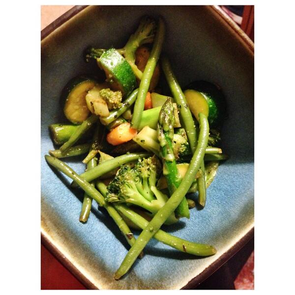 FitFreshClean's tweet image. One of my favorite sides veggie stir fry with olive oil and gf soy sauce 😍 #vegan