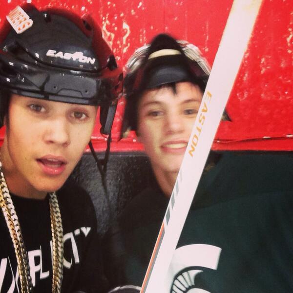 HunterIvey29's tweet photo. Justin bieber practiced with my hockey team today! #atlantaknights @MikeAndMike @justinbieber @NDmom http://t.co/vj66JNBjUM