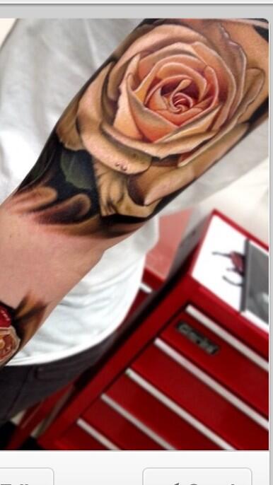 PepperOnPot's tweet photo. I need a tattoo ASAP a white rose http://t.co/dKITLBfpGh