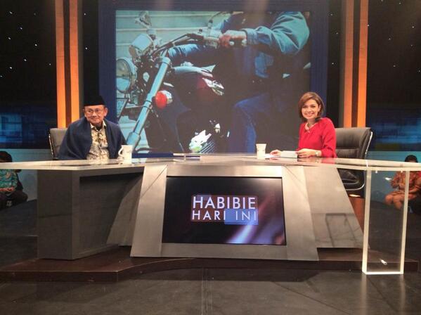 Metro_TV's tweet photo. Ada kata-kata Pak Harto yg membuat Habibie menangis. Apa? saksikan @MataNajwa HABIBIE HARI INI, malam ini pkl 20.05 http://t.co/BXD7yLjIxd