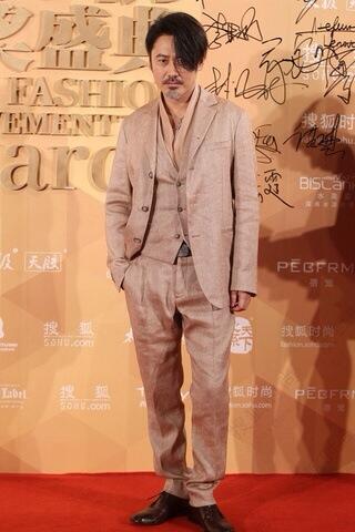XiuboWu's tweet photo. @FashionAwarsSohu "Hottest Uncle" in China I'll say~ http://t.co/LsQTkqrWNl