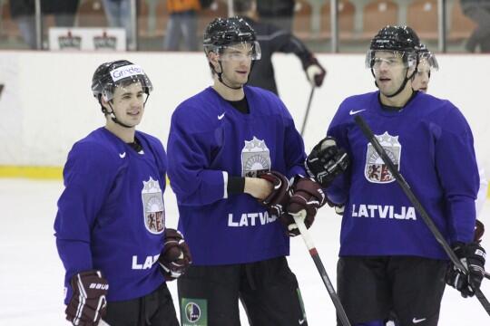 JanisSprukts's tweet photo. Trīs musketieri gatavi cīņai! #sochi2014 #teamlatvia http://t.co/mSFpRjFNWG