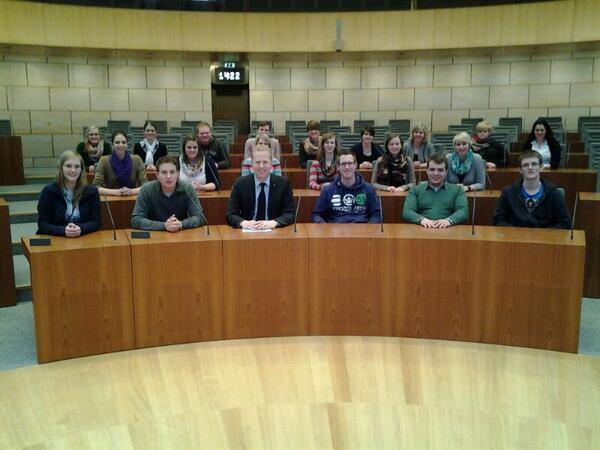 KLJB Kreis WAF: 20 KLJB'ler haben zusammen mit Henning #Rehbaum (MdL | CDU) den #LandtagNRW erkundet