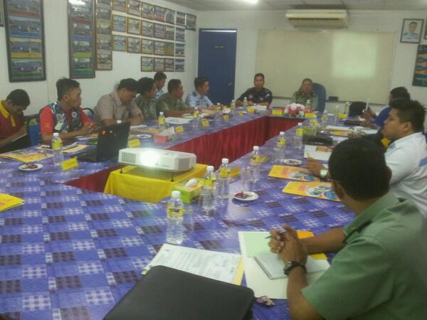 razifiz's tweet photo. @angahroslitahir @syafikns @AlongKhusyairi @Amyza92A hadir mesyuarat SUKMA Perlis #bskn http://t.co/GlcIlkcfRe
