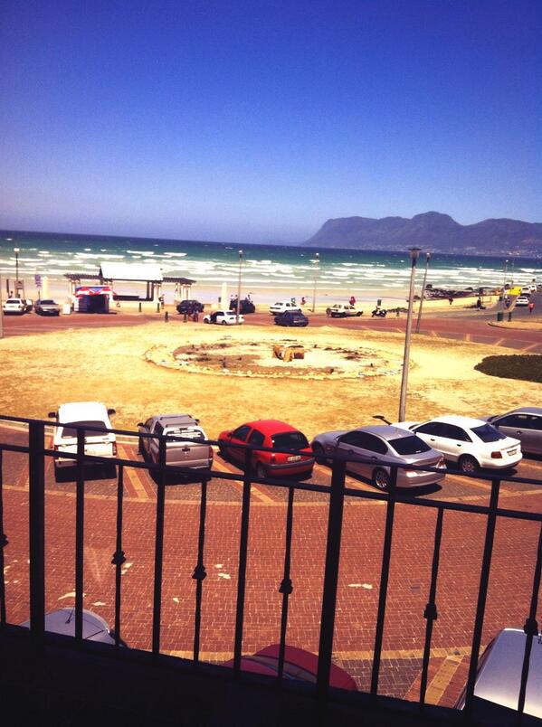 EpicBackpackers's tweet photo. Kiff start to the day in #muizenberg today is definitely a beach day!!! #whosjoiningus #beach #epicvibes http://t.co/ZJykQAzpf0