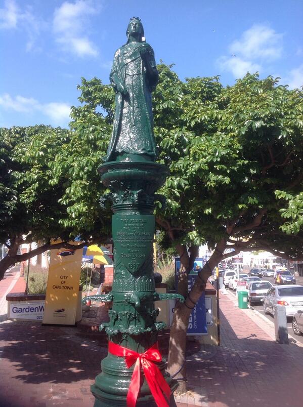 ChrisTrott's tweet photo. Pleased to help unveil statue in Sea Point. Celebrating modern relationship, recognising past! @bevschafer #capeevent http://t.co/8I5efYpljE