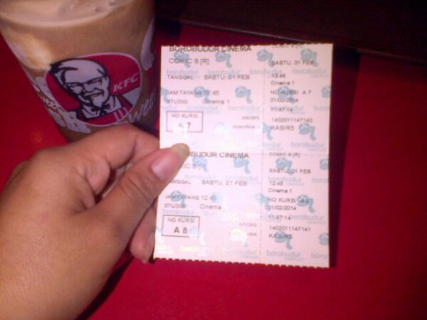 kacaytembem's tweet photo. Disempetin nonton colek @ChriztianHadi http://t.co/E6xPRAG1SQ