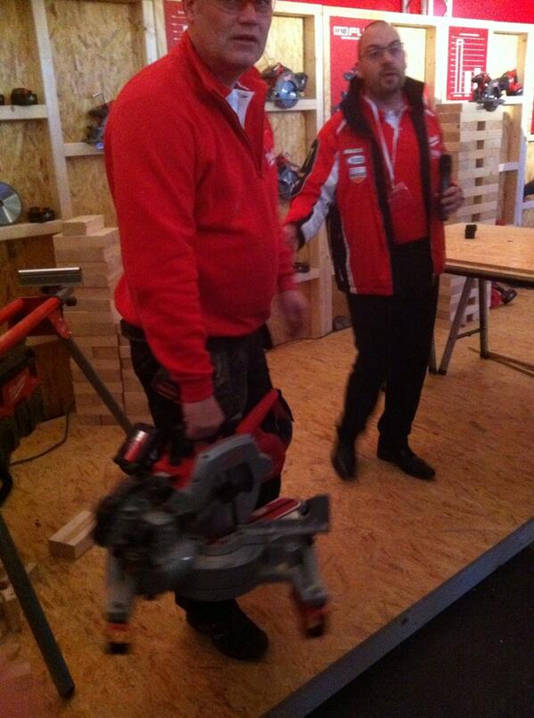 14 kilo pour une scie radiale #milwaukeetool ´