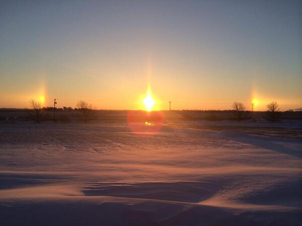 Travis_Klanecky's tweet photo. Beautiful sun dogs to greet us on National Weather Person's Day. #NeWx http://t.co/XRxfFA25ti