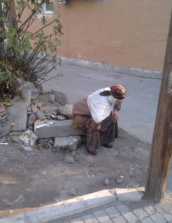 UnutulanIzmir's tweet photo. Yamanlar: Yeşil alan yok! #İzmirliyizHakEtmiyoruz http://t.co/bycGGpT2k0