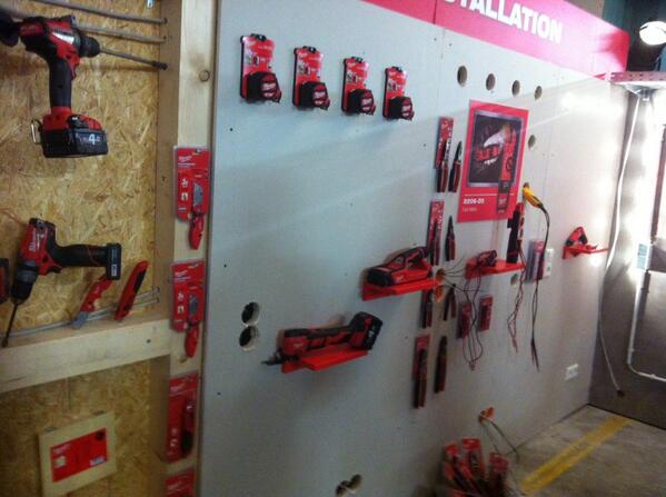 Le matériel d'électricien, perceuse, meuleuse ...