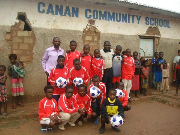 KitAid's tweet photo. Kit donated by @HemelTownYthFC finding a new home! #thankyou http://t.co/lF1lobvEo2