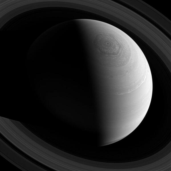 SnapAbove's tweet image. Incredible image of Saturn's famous hexagonal shaped jet stream taken by @CassiniSaturn. #Astrophotography #Saturn
