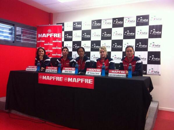 conchitamartinz's tweet photo. Durante la rueda de prensa de hace unos minutos con @CarlaSuarezNava @titatorro @solerespinosa @laraarrua ¡Vamos! http://t.co/1TsALjTMvi