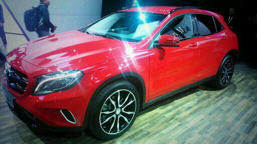 navingehani92's tweet photo. #MercedesBenz showcases compact luxury SUV GLA class; European production model displayed!  #AutoExpo2014 http://t.co/BL6hxPj5Zx