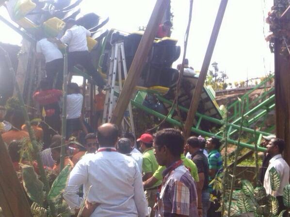 panku_'s tweet photo. Crashed Ride at #imagica —>  RT @news_houndz: #imagica theme park ride Bandits of  Robinhood crashes http://t.co/E8TIyED03Y