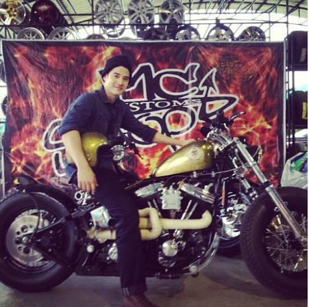 RezkySubroto's tweet photo. With motor kesayangan http://t.co/OS9bn1oyi6