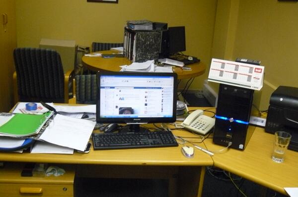 ShapeshifterSA's tweet photo. office boring life :( http://t.co/mE8gMxvjDj