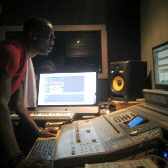 randyrondo's tweet photo. Muzik in my system like shayyoo in my system, gettin high I feel like em on top of mount everest http://t.co/D1Kf3KIHUF