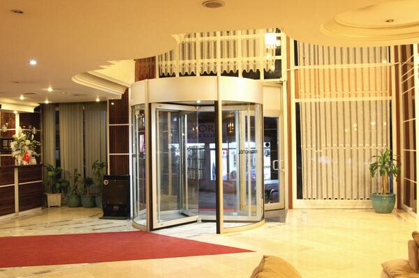 Edora_Global's tweet image. Verda Hotel / Ankara / Turkey / Manual Revolving Door