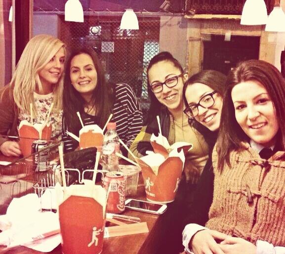 VeroPiqueras's tweet photo. @GemitaGemiGema @BebaShore ...cenita tailandesa en super company... http://t.co/BO5wQFtXrg