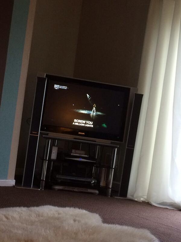 TweetsDatGlitta's tweet photo. Chilling out watching @CherylCole live vibrations 👀💃🎶🎤💜💋 http://t.co/cs06TeJPnD