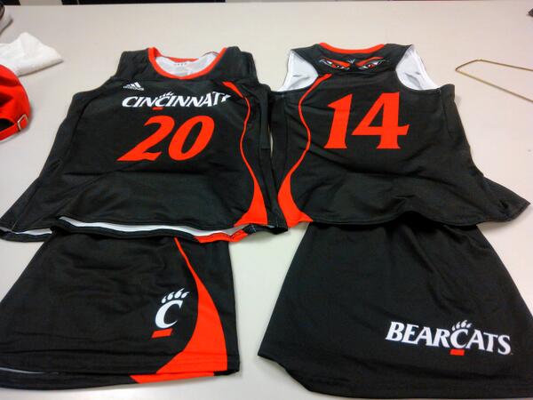 CincyQueensLax's tweet photo. 🔥🔥🔥🔥 RT @ucequipmgr: New black #adiCustom uniforms for @UCLacrosse from @adidasUS http://t.co/hLmbkCiwbR