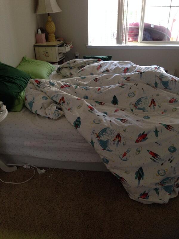 PINA_KITT's tweet photo. Now my @potterybarn bed is on back order until feb 24 for POSSIBLE delivery. This is my mattress on the floor... http://t.co/Kqt8btuav4