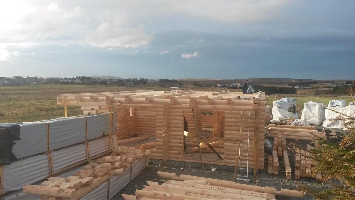 LogHomeScotland's tweet image. Take 1 Estonian lumberjack + 1 Aberdonian + Isle of Lewis joiner + 80mph wind &amp;amp; 4 days torrential rain = RESULT!