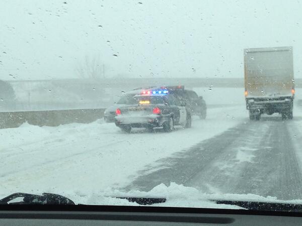 bakerberger's tweet photo. Slow going on the drive home - van in centre median just before centennial prkwy on QEW @BTT_GTA #onstorm http://t.co/slloM1X8II