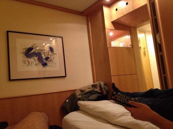 Sucoo92's tweet photo. Ya en el hotel con @Juanitokamelas mañana nos espera un dia duro! #muchofrio #berlin http://t.co/DXpOoo0iew