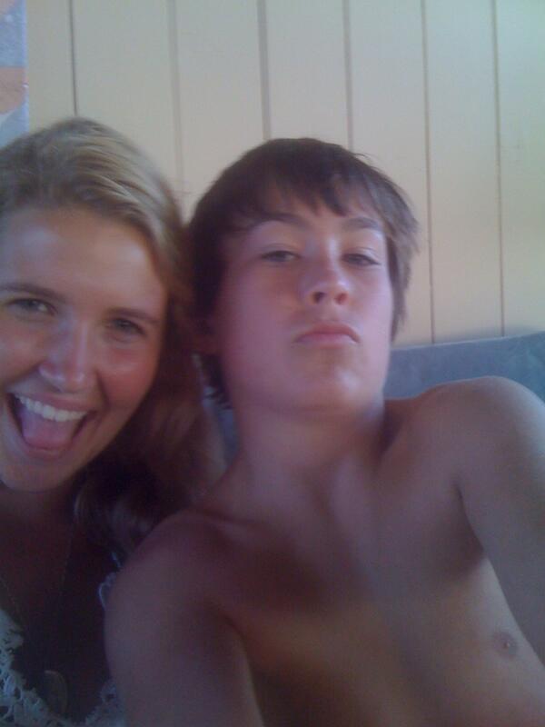Charles_hocking's tweet photo. Happy bday to the little bro @bweasy5 http://t.co/MVLYbtRhB2